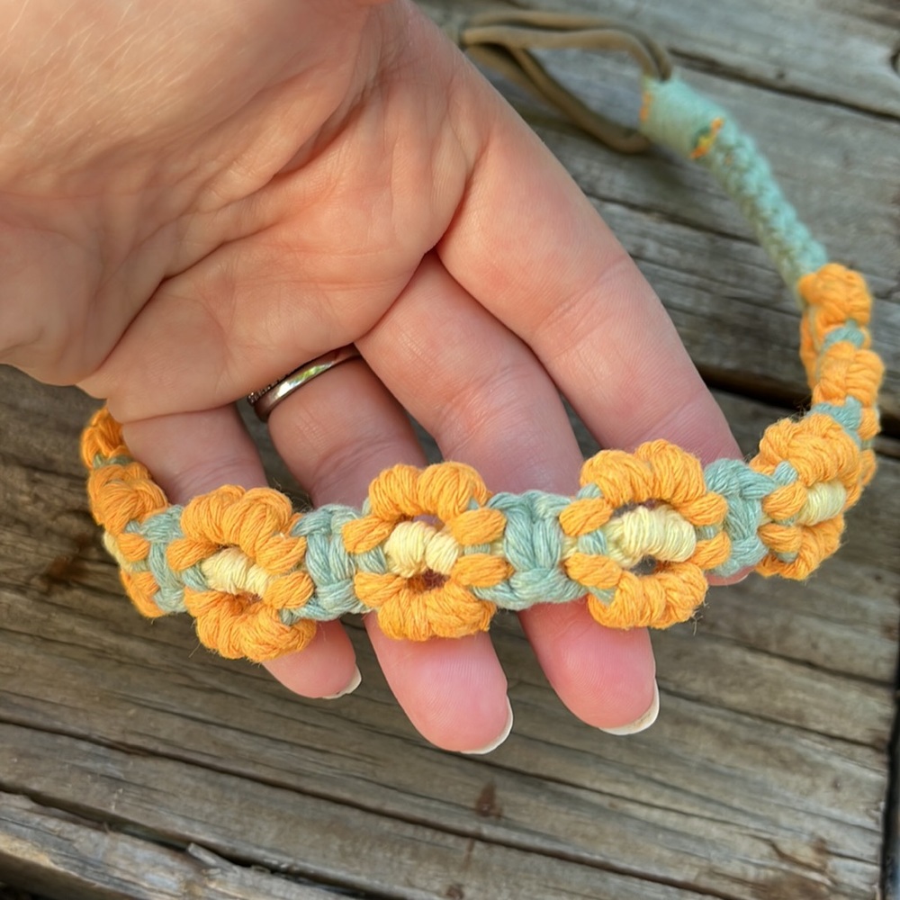 Crochet flower pattern elastic head wrap/ headband Teal and Cream - Picture 6 of 15